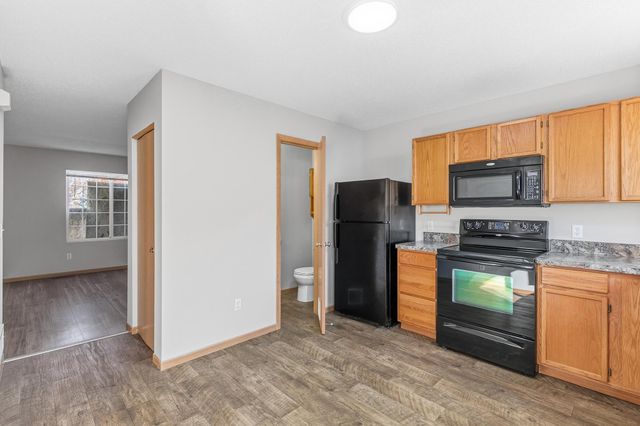 9121 Scarlet Globe Drive, Eden Prairie, MN 55347