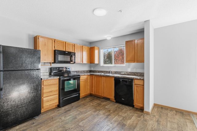 9121 Scarlet Globe Drive, Eden Prairie, MN 55347