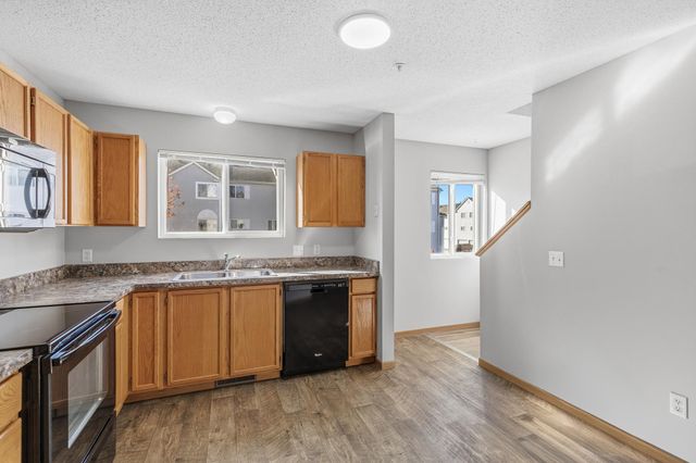 9121 Scarlet Globe Drive, Eden Prairie, MN 55347