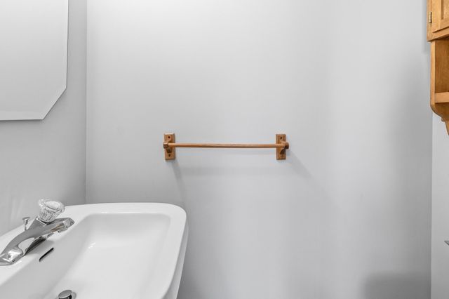 9121 Scarlet Globe Drive, Eden Prairie, MN 55347