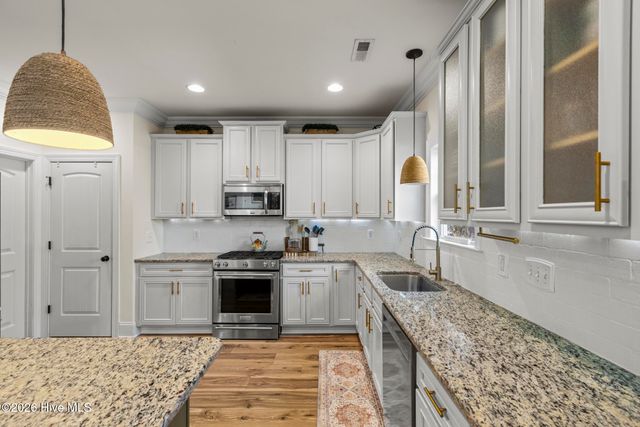 378 Aster Place, Hampstead, NC 28443