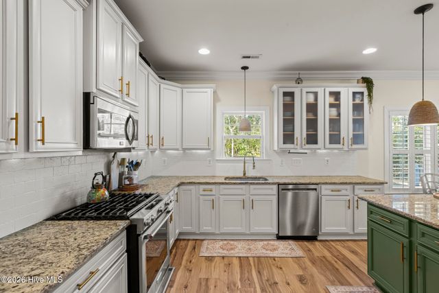 378 Aster Place, Hampstead, NC 28443