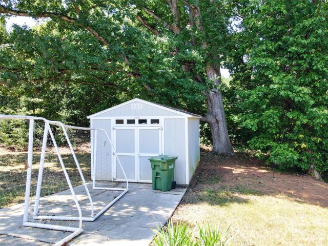 113 Meadow Stream Drive, Mount Holly, NC 28120