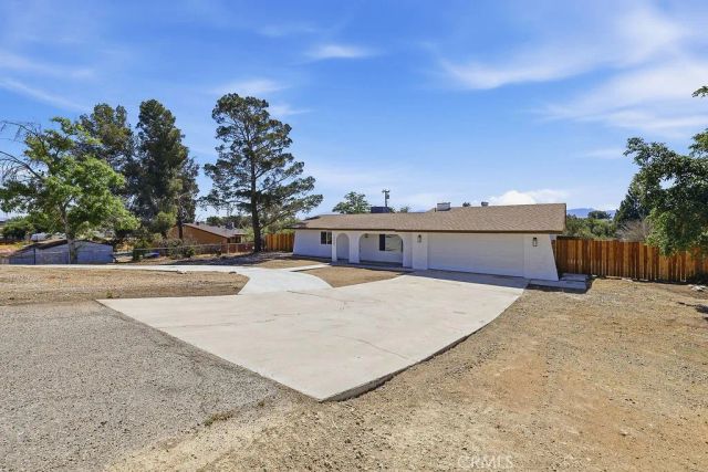16559 Warwick Street, Victorville, CA 92395