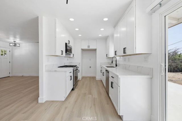 16559 Warwick Street, Victorville, CA 92395