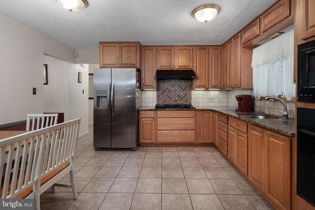 17 TALL TREE CT, Ewing, NJ 08618
