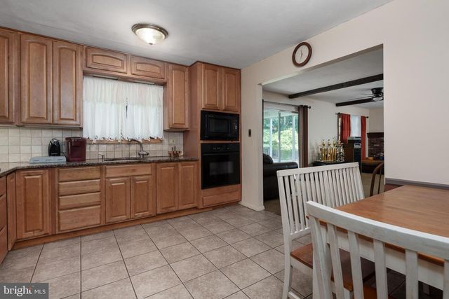 17 TALL TREE CT, Ewing, NJ 08618