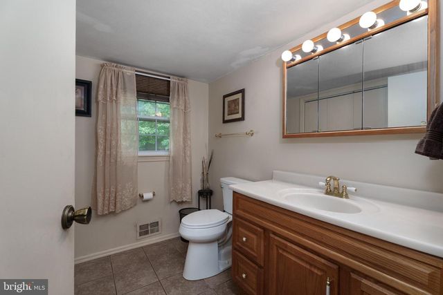 17 TALL TREE CT, Ewing, NJ 08618