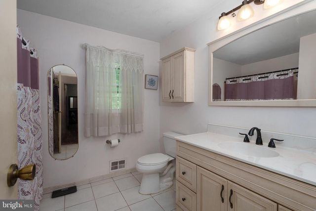 17 TALL TREE CT, Ewing, NJ 08618