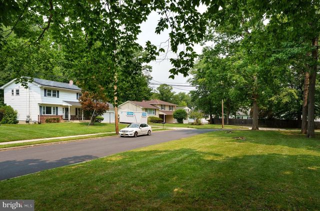 17 TALL TREE CT, Ewing, NJ 08618