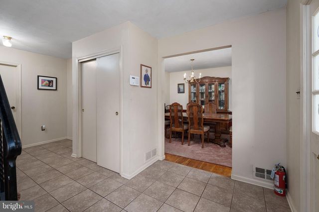 17 TALL TREE CT, Ewing, NJ 08618