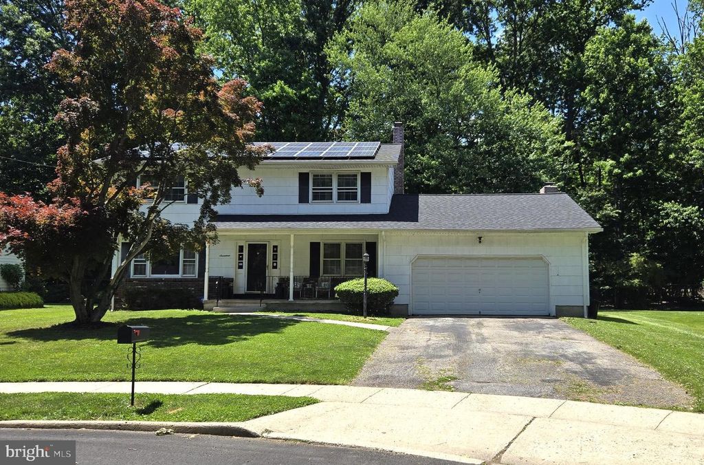 17 TALL TREE CT, Ewing, NJ 08618