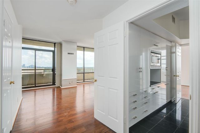 15 Greenway Plaza 10G, Houston, TX 77046