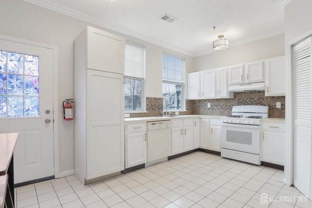 130 Remsen Avenue B, New Brunswick, NJ 08901