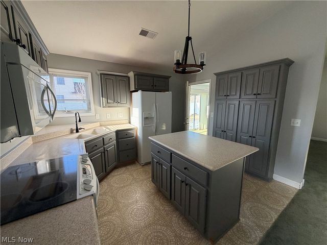 20 Silos, Williamstown, WV 26187