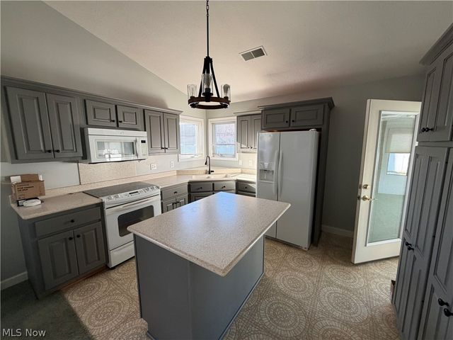 20 Silos, Williamstown, WV 26187