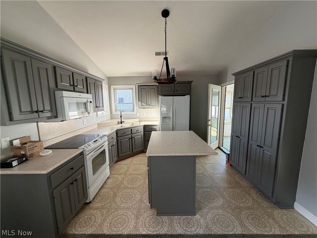 20 Silos, Williamstown, WV 26187