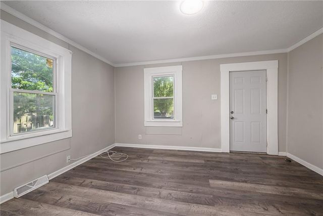 5510 PITKIN Avenue, Kansas City, KS 66106