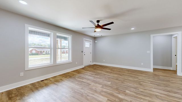 133 Linda Ln, Tullahoma, TN 37388