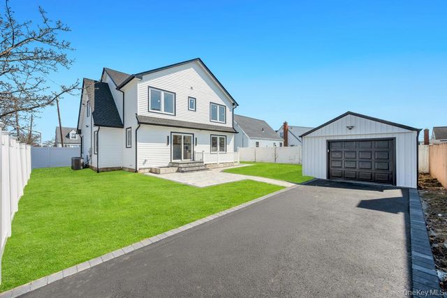 28 S Elm Street, Hicksville, NY 11801