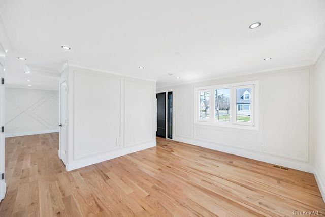 28 S Elm Street, Hicksville, NY 11801