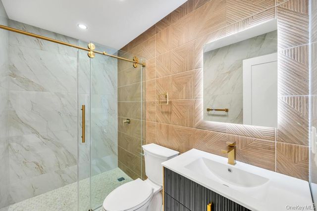 28 S Elm Street, Hicksville, NY 11801