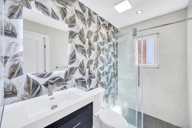 28 S Elm Street, Hicksville, NY 11801