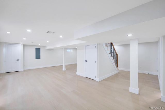 28 S Elm Street, Hicksville, NY 11801