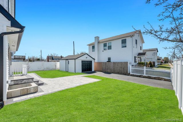 28 S Elm Street, Hicksville, NY 11801