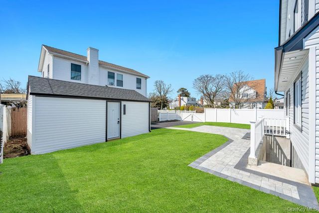 28 S Elm Street, Hicksville, NY 11801