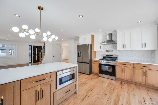 28 S Elm Street, Hicksville, NY 11801