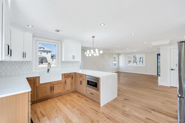 28 S Elm Street, Hicksville, NY 11801