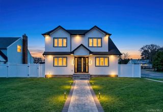 28 S Elm Street, Hicksville, NY 11801