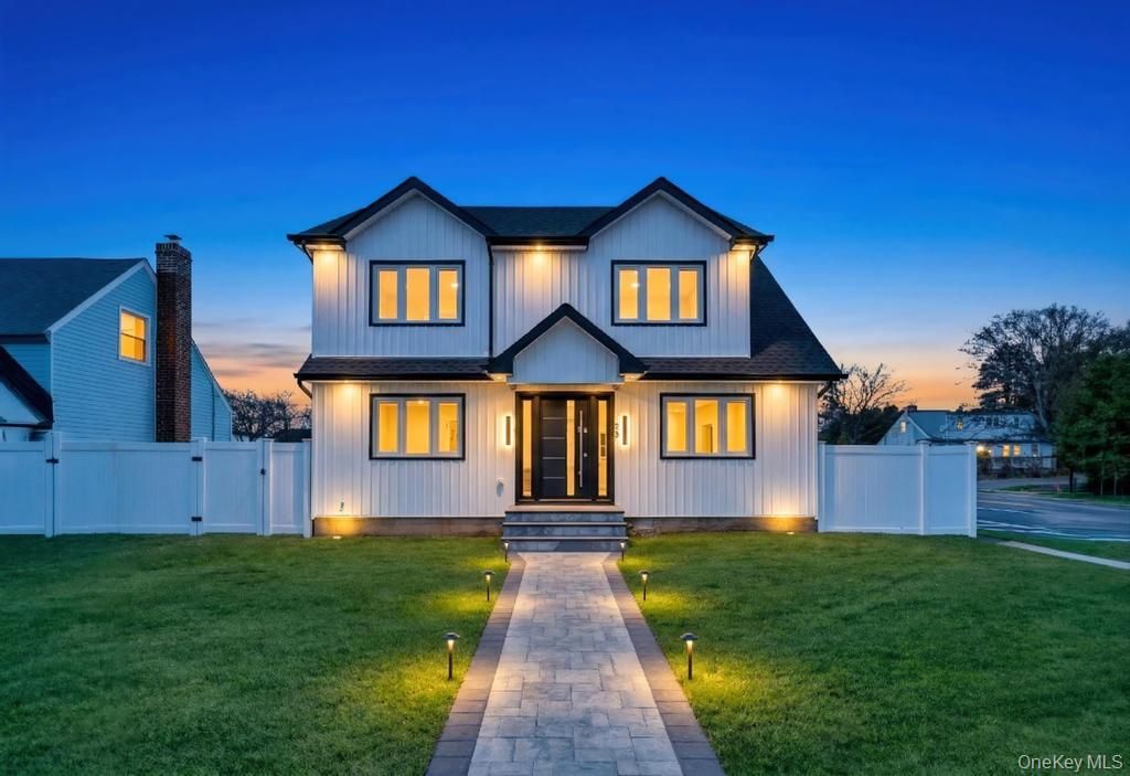 28 S Elm Street, Hicksville, NY 11801