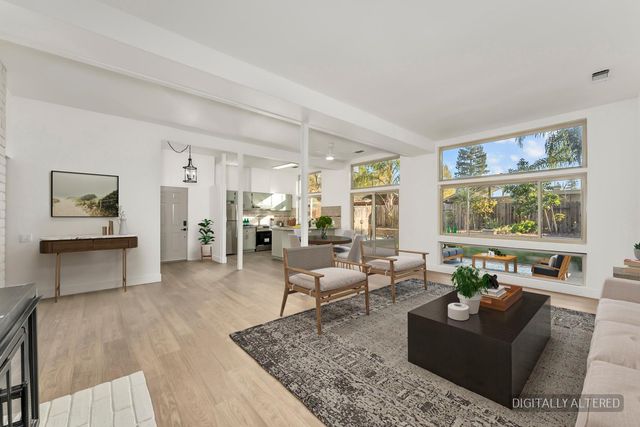 9 Blue Heron Ct, Sacramento, CA 95833