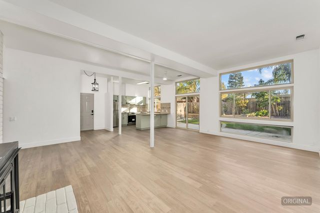 9 Blue Heron Ct, Sacramento, CA 95833