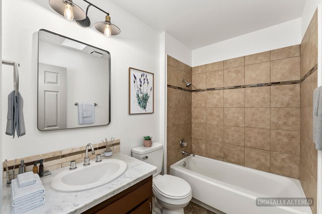 9 Blue Heron Ct, Sacramento, CA 95833