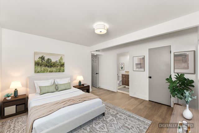 9 Blue Heron Ct, Sacramento, CA 95833