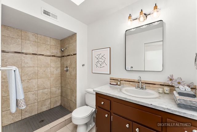 9 Blue Heron Ct, Sacramento, CA 95833