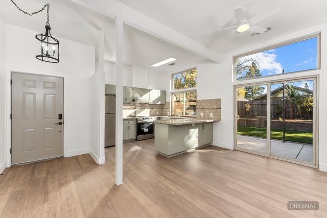 9 Blue Heron Ct, Sacramento, CA 95833