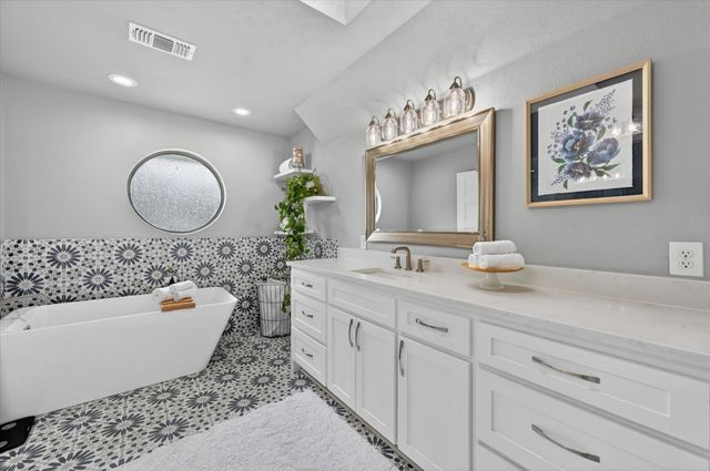 200 Cross Timbers Drive, Double Oak, TX 75077