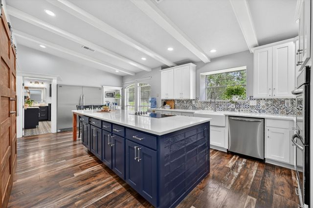 200 Cross Timbers Drive, Double Oak, TX 75077