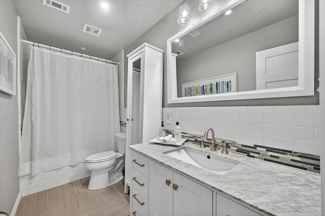 200 Cross Timbers Drive, Double Oak, TX 75077