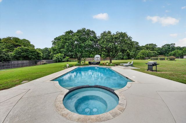 200 Cross Timbers Drive, Double Oak, TX 75077