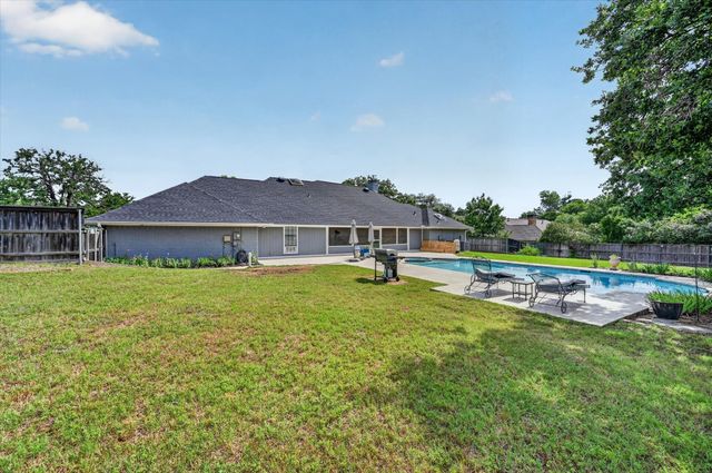 200 Cross Timbers Drive, Double Oak, TX 75077