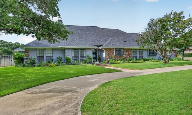 200 Cross Timbers Drive, Double Oak, TX 75077