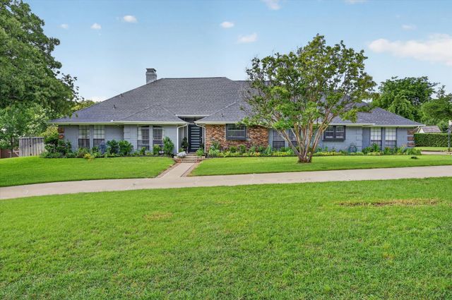 200 Cross Timbers Drive, Double Oak, TX 75077