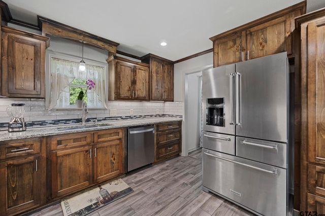 2201 Ridgley Drive, Flint, TX 75762