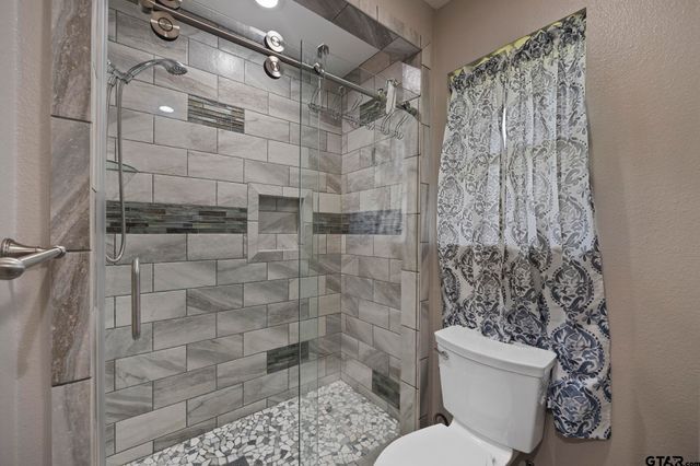 2201 Ridgley Drive, Flint, TX 75762