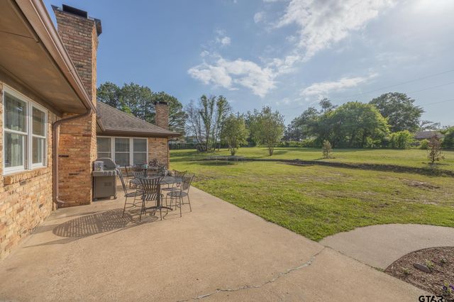 2201 Ridgley Drive, Flint, TX 75762